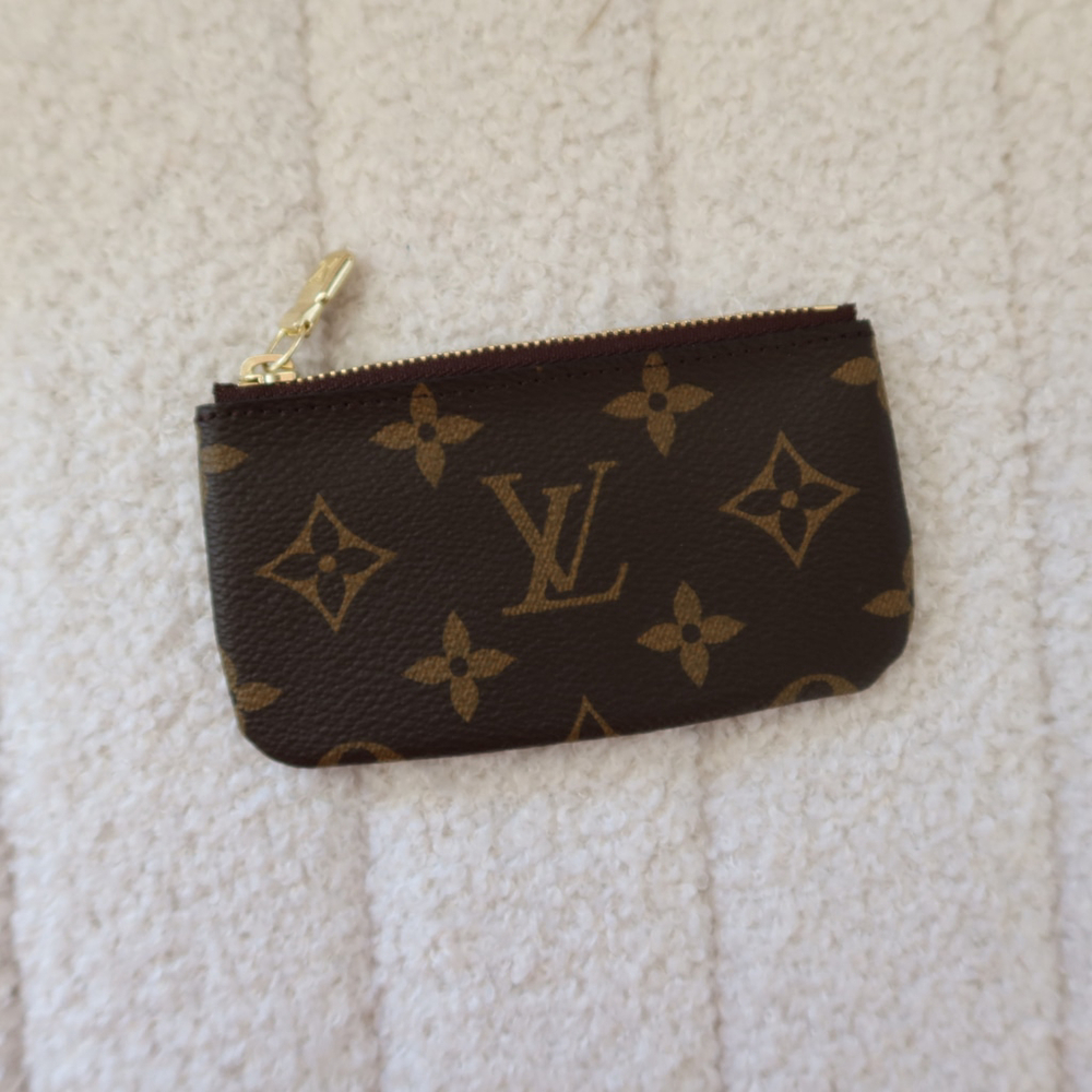 Louis Vuitton Key Pouch – Monogram - Picture 9 of 12